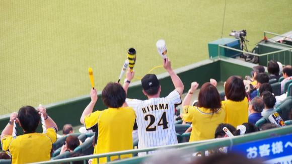 大いに盛り上がっている阪神ファン